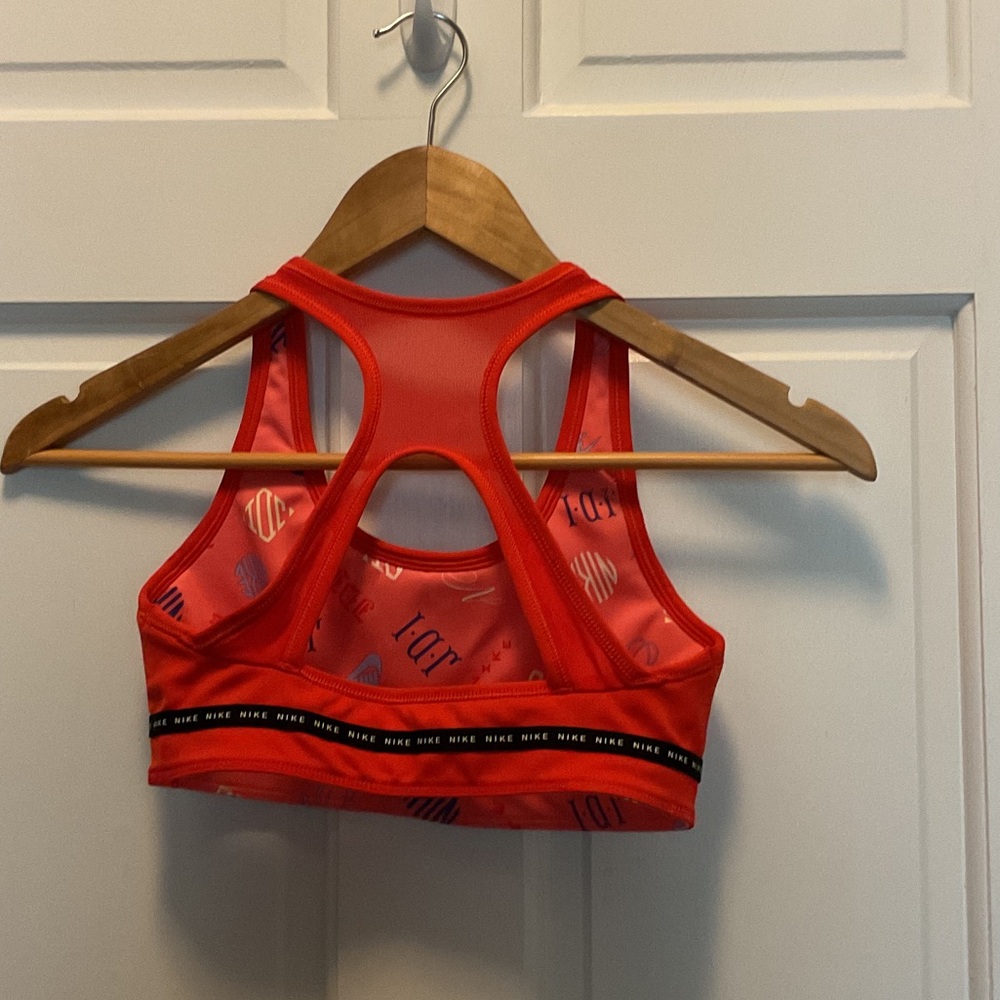 Red Nike Reversible Girls Sports Bra girls’ size 10 - Picture 2 of 4
